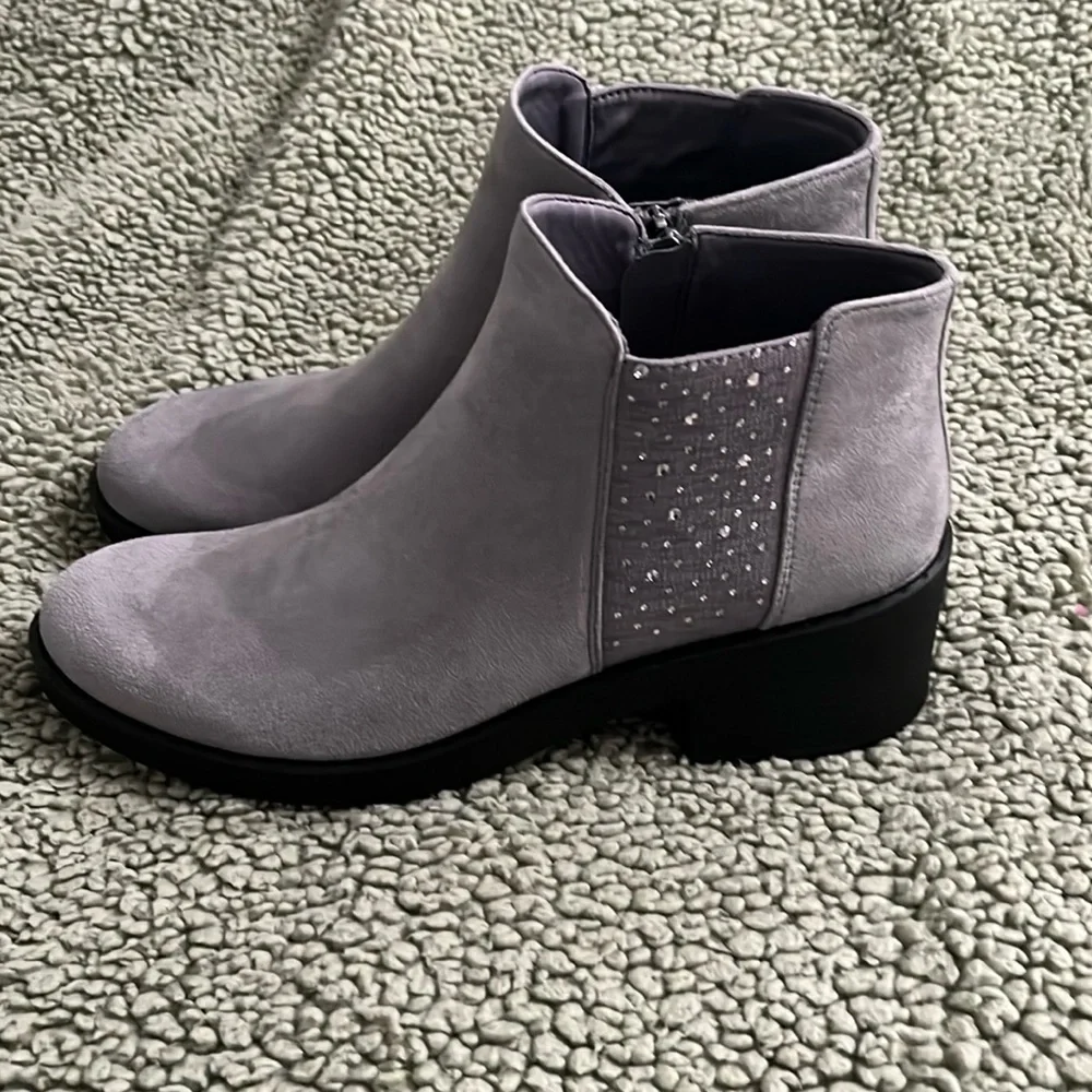 Bzees size 10M ankle boots gray - Picture 1 of 8